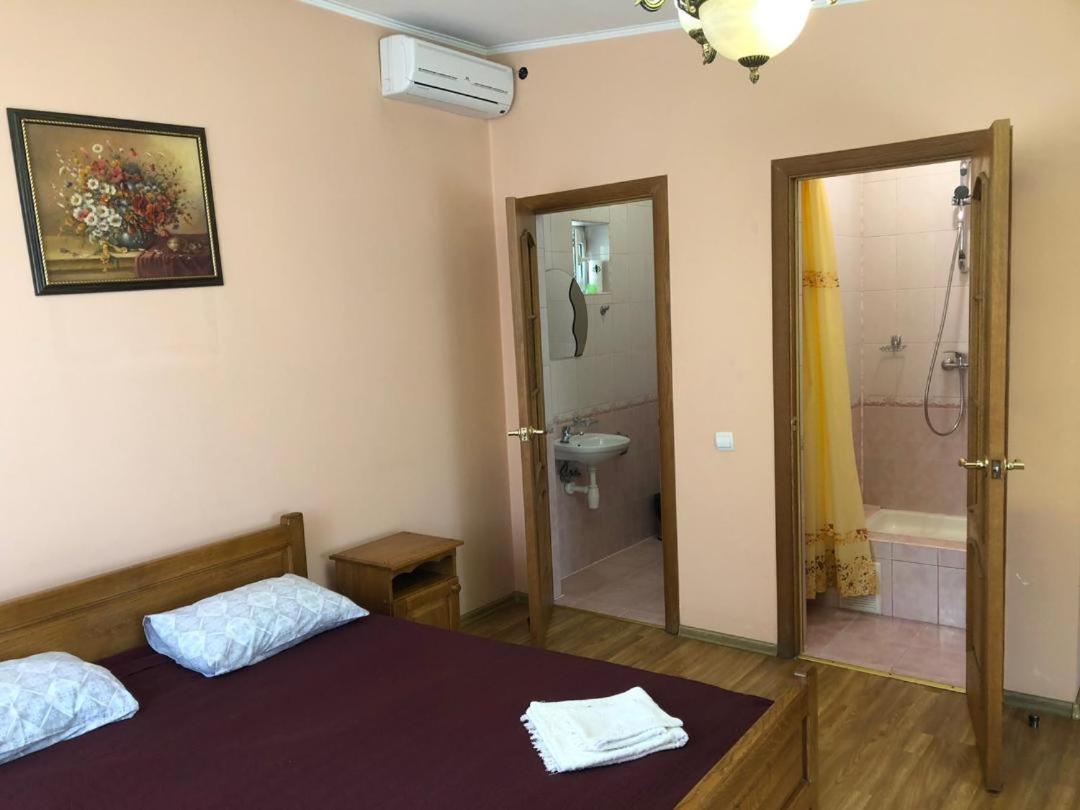 Hotel Nikolet Мукачево Экстерьер фото