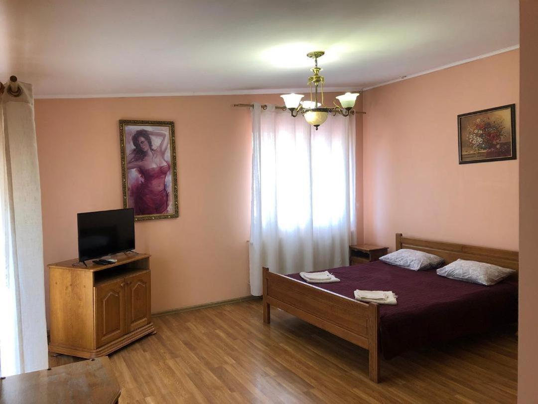 Hotel Nikolet Мукачево Экстерьер фото