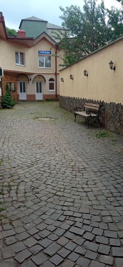 Hotel Nikolet Мукачево Экстерьер фото